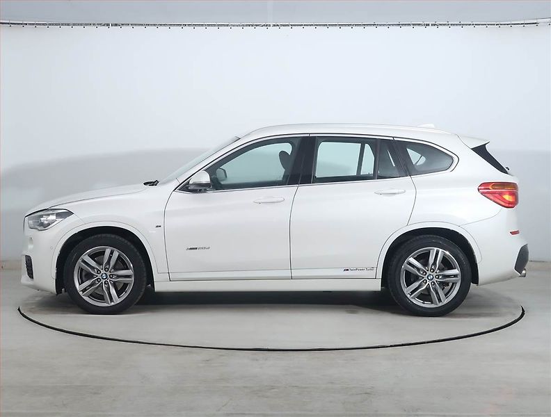 BMW X1 (2017) M Sport xDrive20d, 4X4 - fotka 3 z 23