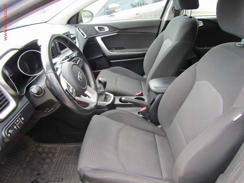 Kia Ceed (2018) 1.0T-GDi, AC - fotka 9 z 17
