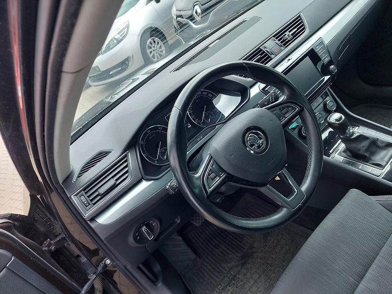 Škoda Superb (2016) III. 2.0TDi Style - fotka 9 z 37