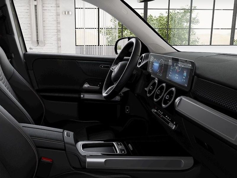 Mercedes-Benz GLB 180 d - fotka 7 z 9
