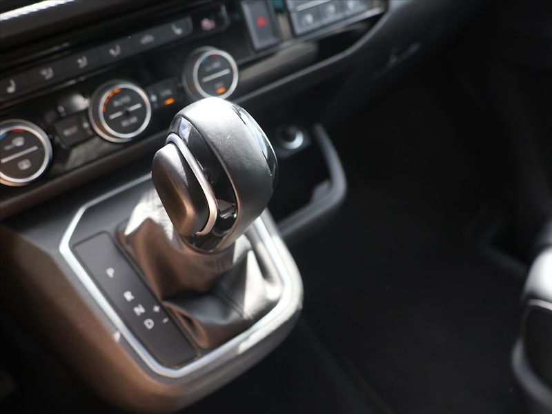 Volkswagen Multivan 2,0 TDI 150kW DSG Generation S - fotka 29 z 38