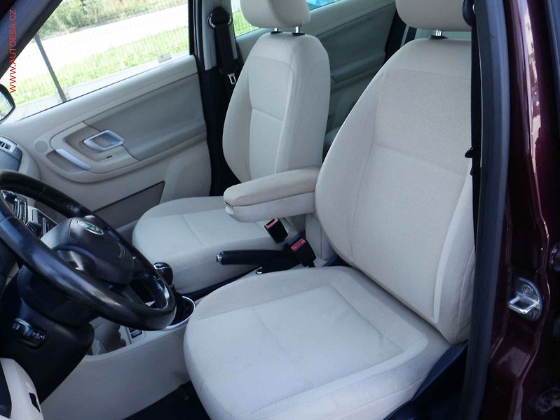 Škoda Fabia (2009) 1.4 16V, Výhř.sed, TZ - fotka 9 z 16