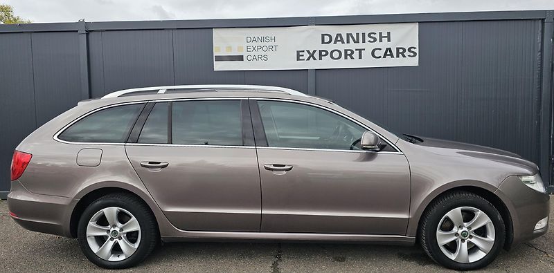 Škoda Superb 2.0 TDI 103kW,SENZORY,SERVISKA - fotka 8 z 53