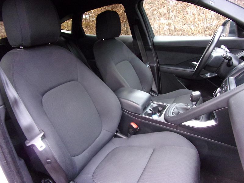 Jaguar E-Pace 2.0D Bussines edit., new motor - fotka 13 z 18