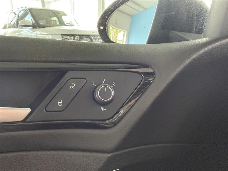 Volkswagen Golf 1,5   TSI 110kW,SOUND,SERVISKA - fotka 11 z 27