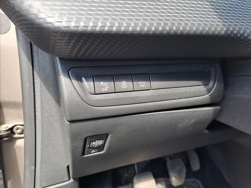 Peugeot 2008 1,2 THP SERVISKA,KOUPENO CZ - fotka 11 z 16