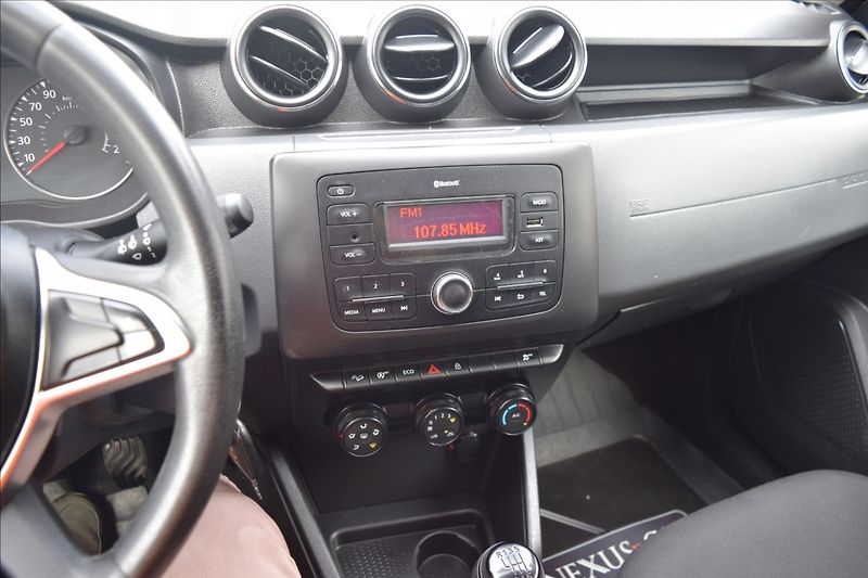 Dacia Duster 1,6 i 84KW 4X4 TAŽNÉ NOVÁ STK - fotka 33 z 42