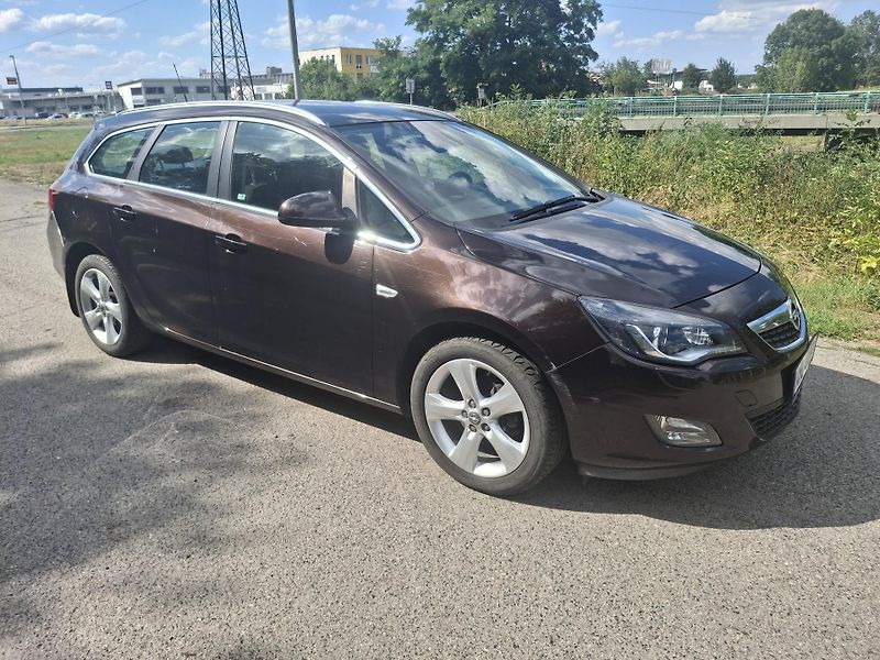 Opel Astra (2012) J ST 1,4 turbo 103 kW - fotka 3 z 20