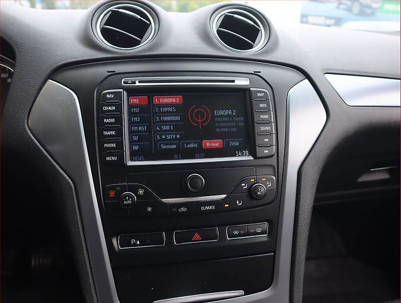 Ford Mondeo (2012) Trend 2.0 TDCi, Navi, Xenony - fotka 12 z 19