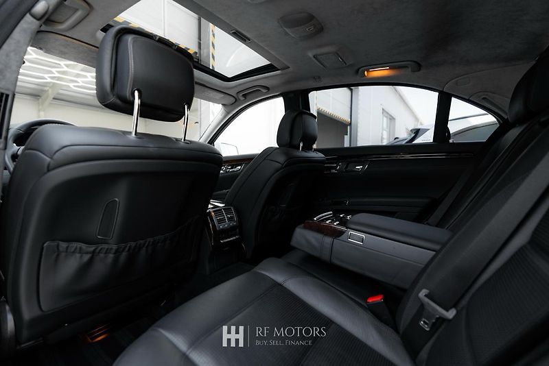 Mercedes-Benz Třídy S (2013) AMG S 63 5.5 V8 Biturbo - fotka 40 z 56