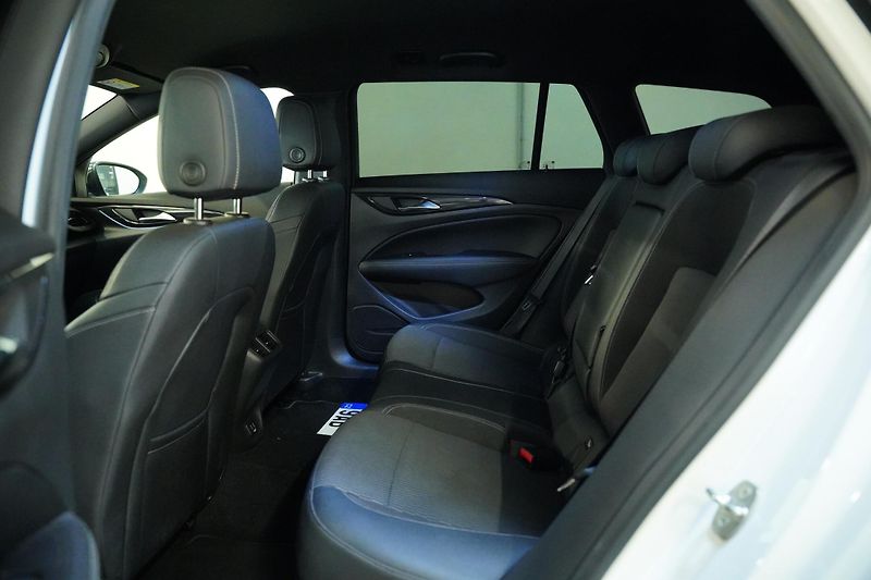 Opel Insignia - fotka 25 z 26