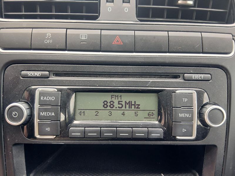 Volkswagen Polo 1.4i KLIMA ALU - fotka 19 z 27