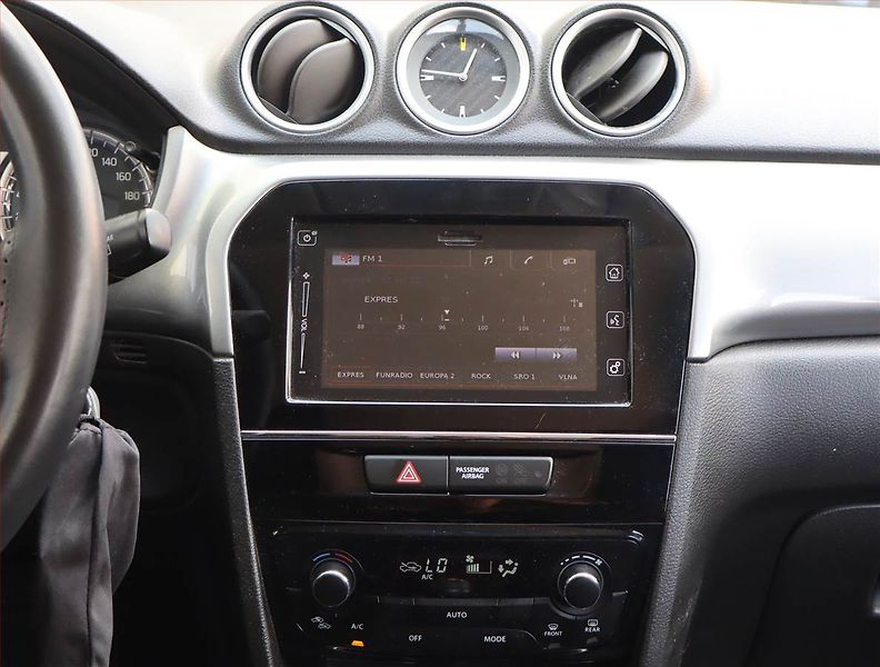 Suzuki Vitara (2016) 1.6 VVT, 4X4, Serv.kniha - fotka 12 z 17