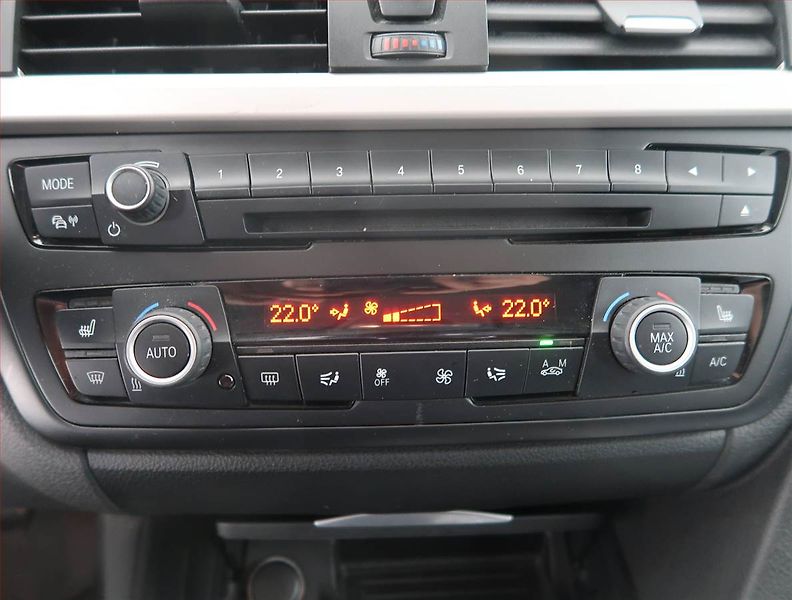 BMW Řada 3 (2014) 318 d, Automat, Navi - fotka 18 z 25