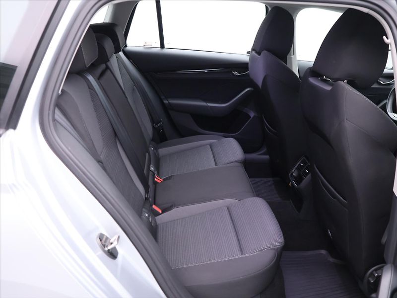 Škoda Octavia 2,0 TDI 110 kW 4x4 DSG DPH CZ - fotka 15 z 34