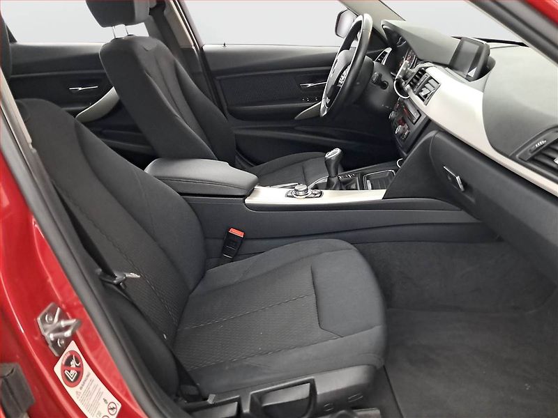 BMW Řada 3 (2013) 325 d, Navi, Bi-Xenony - fotka 9 z 20
