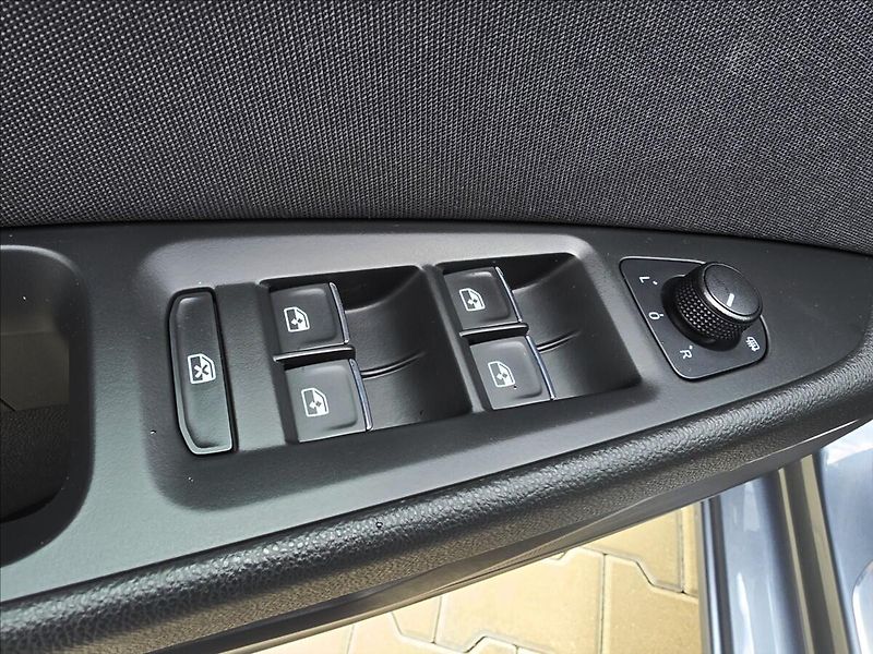 Seat Leon 1,4 TSi 92KW FR LED NAVI KŮŽE - fotka 14 z 49