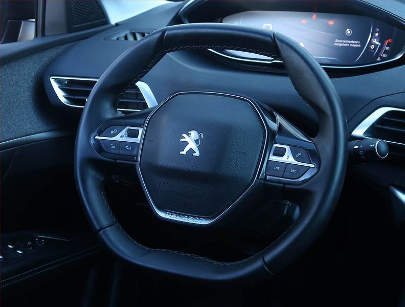 Peugeot 3008 (2022) Allure Pack 1.2 PureTech - fotka 22 z 22