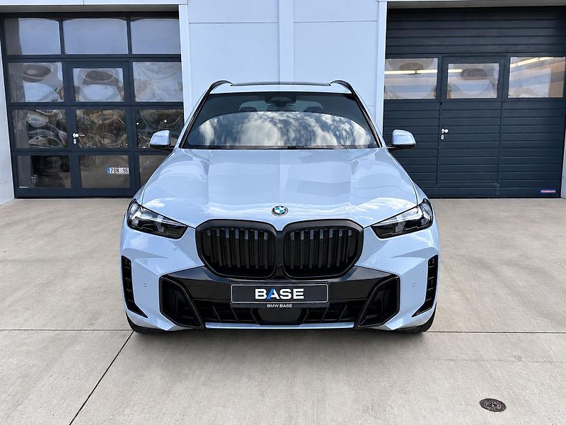 BMW X5 xDrive30d M-Sport - fotka 2 z 36