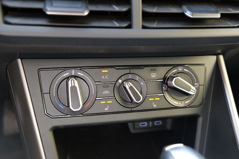 Volkswagen Polo 1.0 TSI DSG CarPlay - fotka 24 z 30