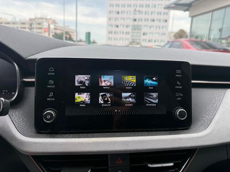 Škoda Scala Top Selection 1.5 TSI 110kw - fotka 13 z 24