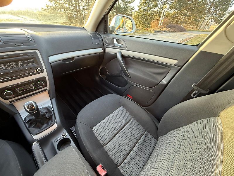Škoda Octavia 1,6 TDI AMB bez koroze - fotka 8 z 12