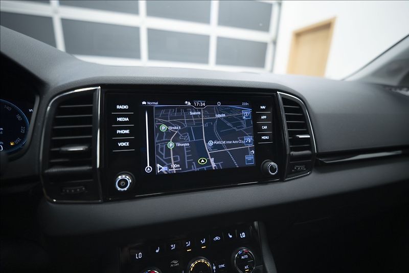 Škoda Karoq 2,0 TDI DSG 4x4 NAVI KAMERA ČR - fotka 26 z 40