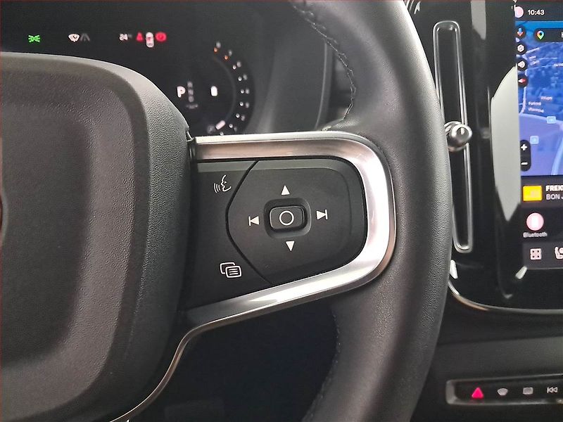 Volvo XC40 (2022) Plus B3 - fotka 19 z 22