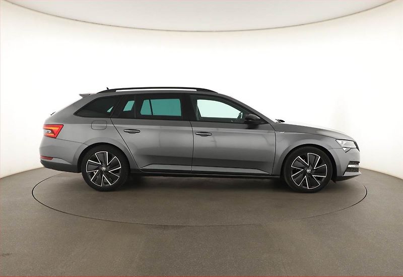 Škoda Superb (2022) Sportline 2.0 TDI - fotka 6 z 19