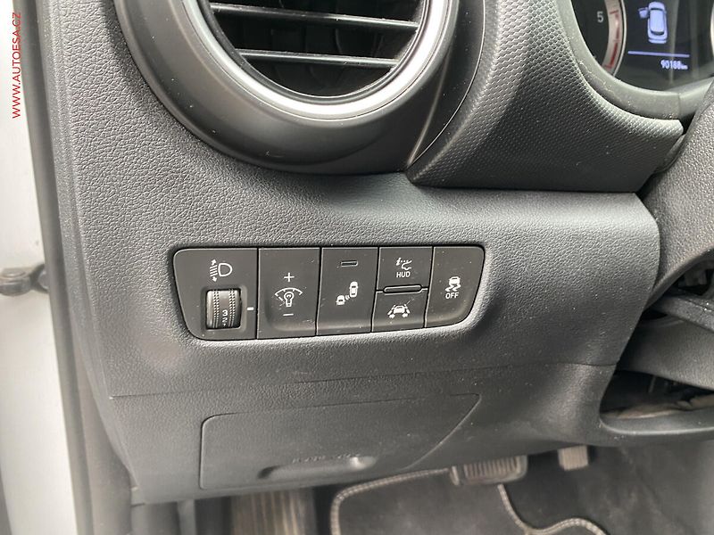 Hyundai Kona (2020) 1.6 CRDi, AT, navi, kamera - fotka 15 z 19