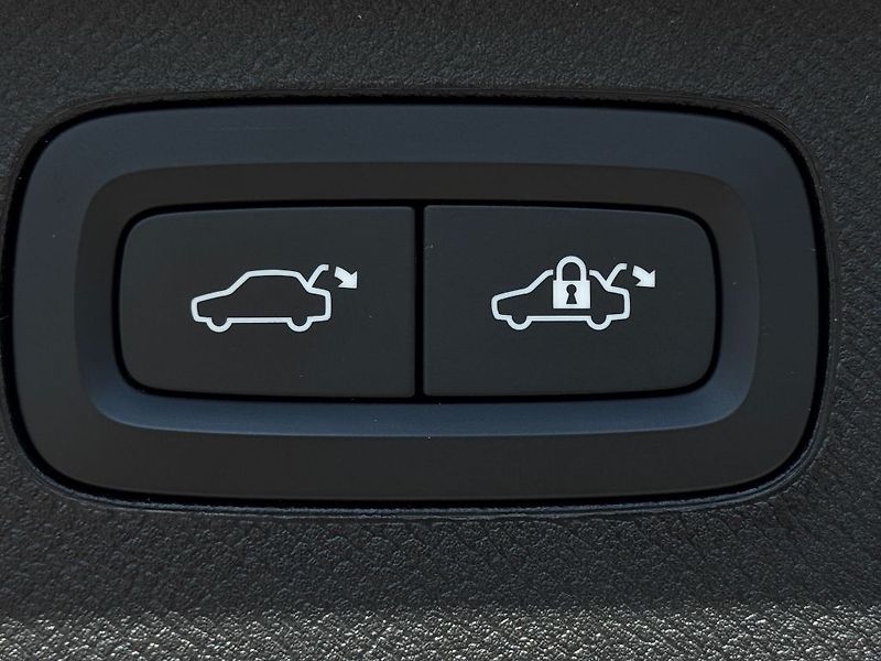 Volvo XC90 Plus Bright B5 AWD 173kW - fotka 29 z 31