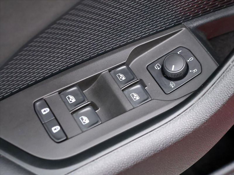 Škoda Octavia 2,0 TSI 180kW DSG CZ RS LED - fotka 15 z 31