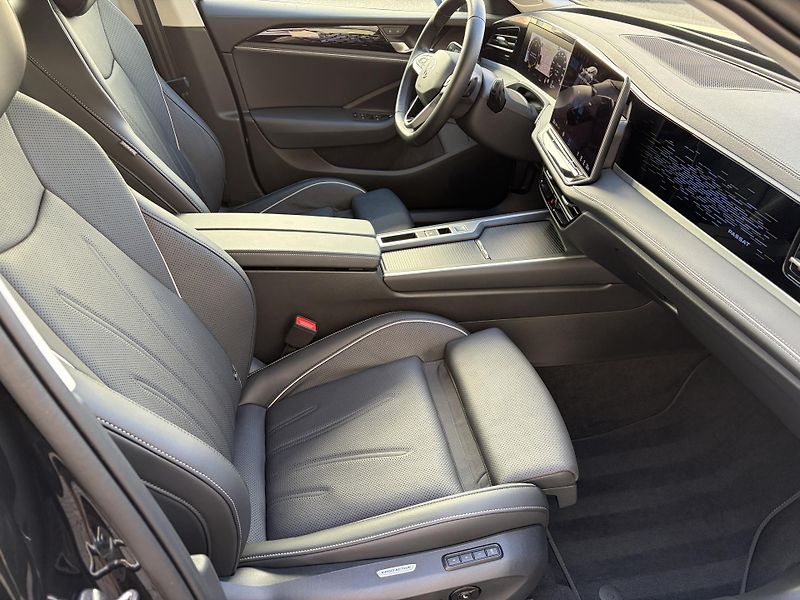 Volkswagen Passat 2,0 TDI Business - fotka 17 z 33