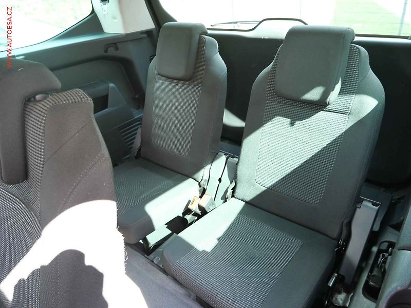 Peugeot 5008 (2010) 2.0 HDi 7míst, ČR, Panor. TZ - fotka 11 z 19