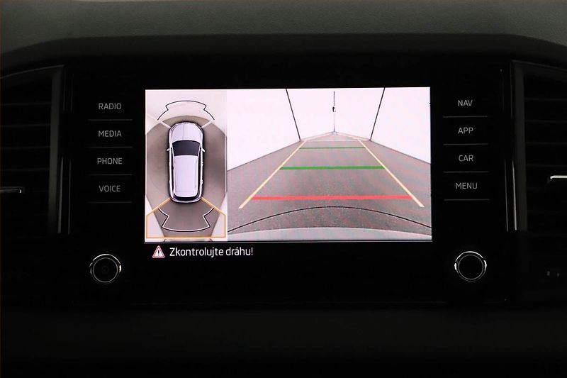 Škoda Karoq (2025) 1.5 TSI, Sportline, Navigace - fotka 16 z 20