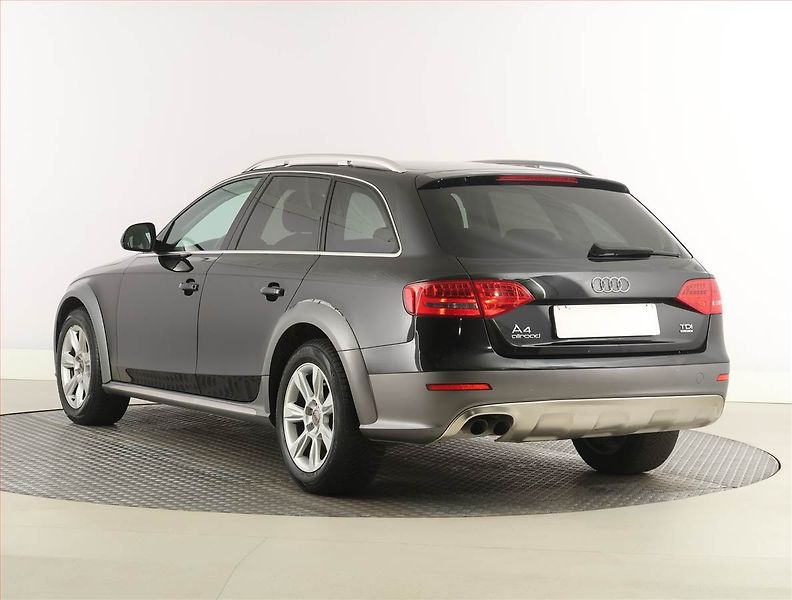 Audi A4 Allroad (2011) 2.0 TDI, 4X4, Xenony - fotka 4 z 17