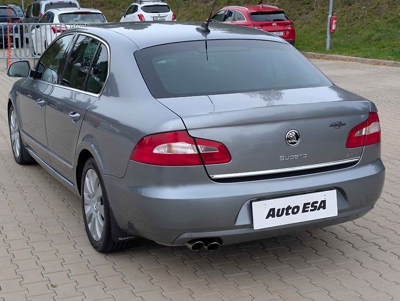 Škoda Superb (2009) 2.0 TDi, Elegance, DSG - fotka 6 z 21