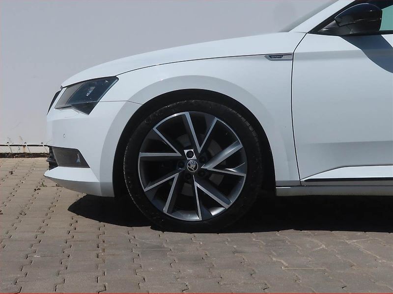 Škoda Superb (2018) Sportline 2.0 TDI - fotka 15 z 16
