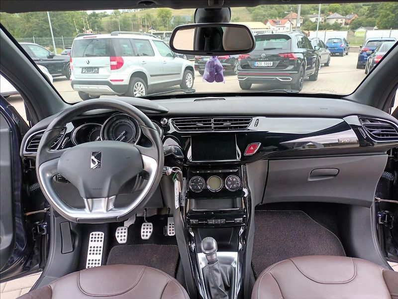 Citroën DS3 1,2 PT,81KW,DIGIKLIMA,KOLA - fotka 11 z 47
