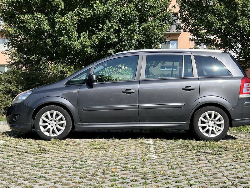 Opel Zafira (2012) - fotka 3 z 21