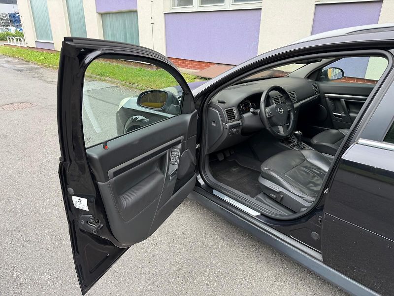 Opel Vectra 1,9 CDTi SW + sada pneumatik  - fotka 8 z 22