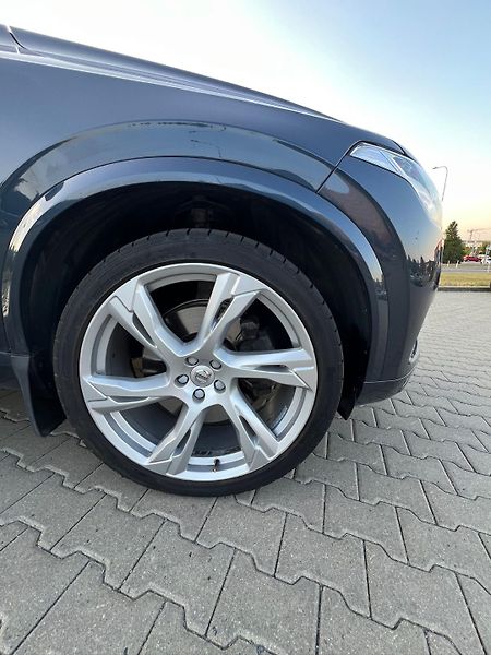 Volvo XC90 (2020)  T8 AWD Plug-in Hybrid  - fotka 3 z 15
