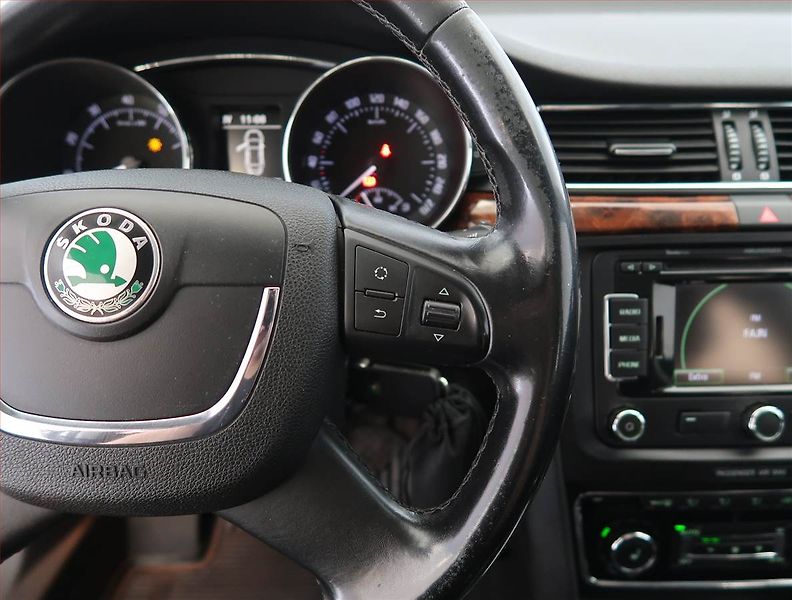 Škoda Superb (2011) Elegance 1.4 TSI, Navi, Xenony - fotka 17 z 23