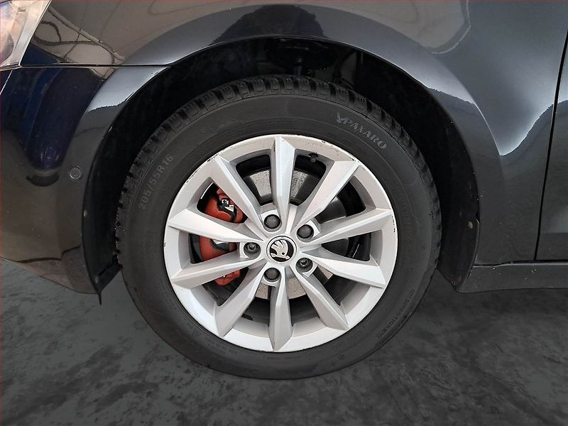 Škoda Octavia (2014) 2.0 TDI, Automat, Navi - fotka 15 z 18