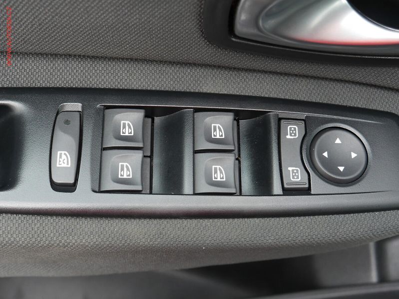 Renault Scénic (2010) 1.5 dCi 7míst, Navi, tempo - fotka 16 z 20