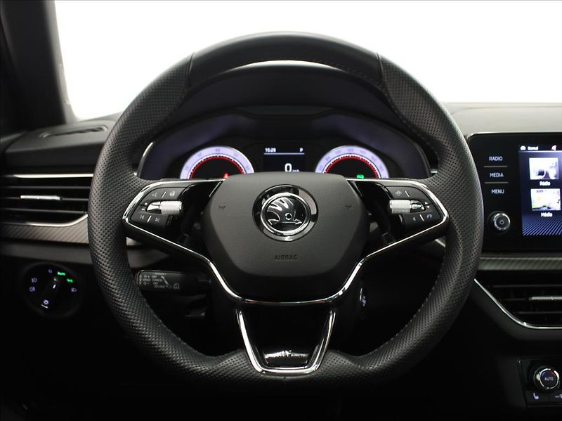 Škoda Kamiq 1,0 TSi DSG Monte C. 5L-Zár.ČR - fotka 9 z 28