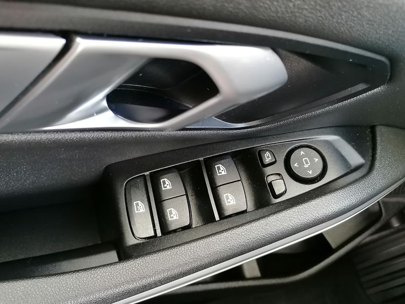 BMW Řada 3 (2020) 2.0 318D  A/T,Kůže,Ambient. - fotka 28 z 31