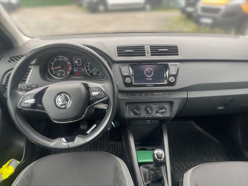 Škoda Fabia 1,0 TSI Ambition - fotka 9 z 11