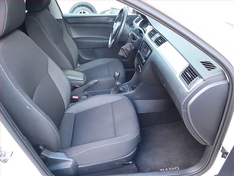 Škoda Rapid (2015) 1.6 TDI, Tempomat - fotka 9 z 16