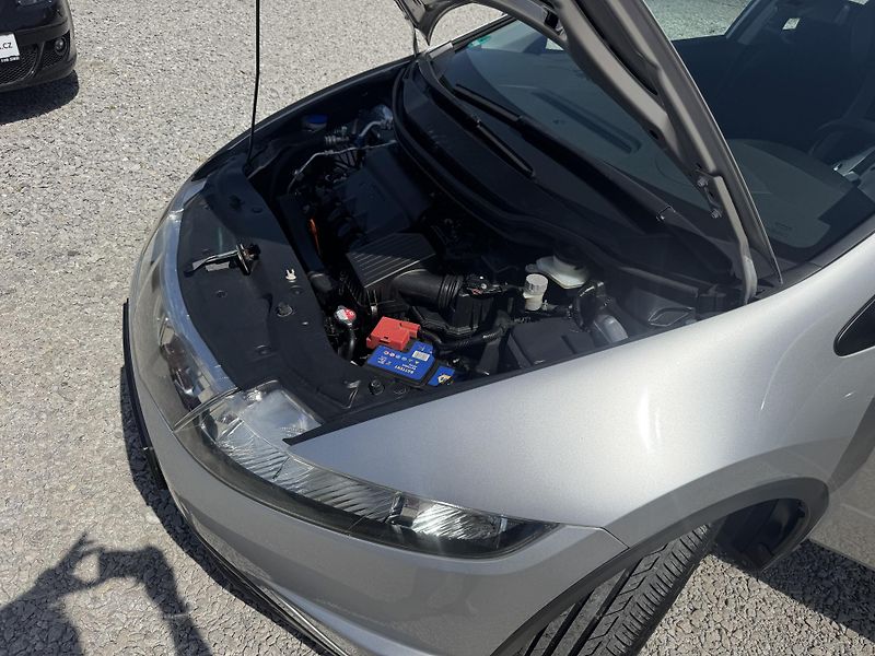 Honda Civic (2006) 1,4i-VTEC,SPORT,rezervace - fotka 27 z 36